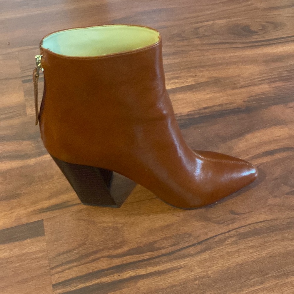 Vince Camuto VC-Saavie bootie